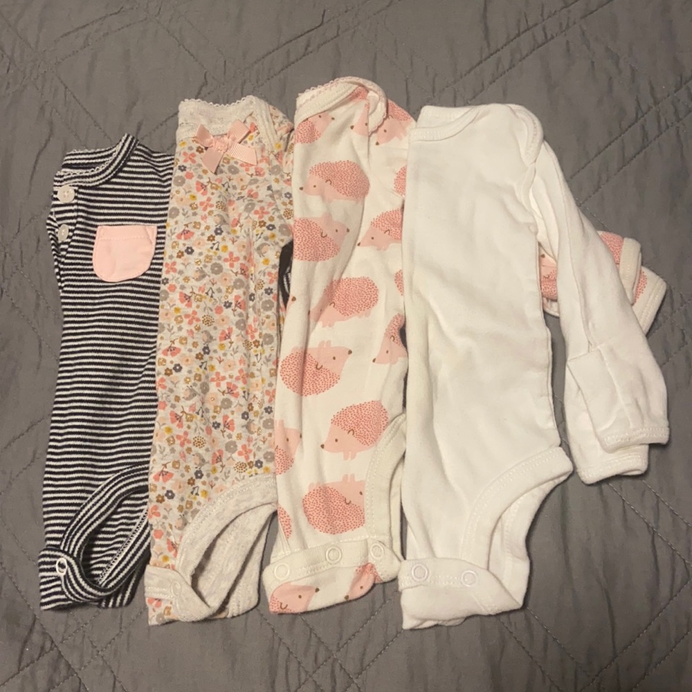 Carter’s newborn girls lot, 4 pieces long sleeve